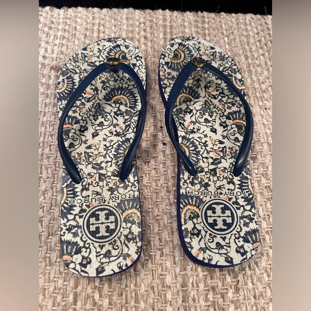 Tory Burch Flip Flop Sandals Women Size 7 Blue Logo Slip On Preppy Resort Shoes - Picture 4 of 5